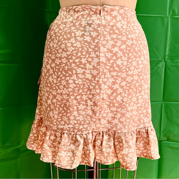 SHEIN Frill Mini Skirt W/Bow I CB Zip | Beige Wht Flowers Print Poly/Spa | Sz:S - Picture 2 of 6